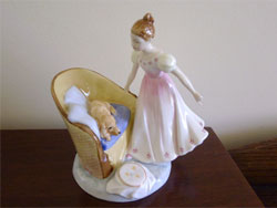 Beat You To It HN2871 - Series: Character Studies, Designer: Peggy Davies, Issued: 1980-1987.